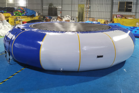 Giant Inflatable Water Trampoline Round Inflatable Water Jumping Bouncer With Ladder For Sports